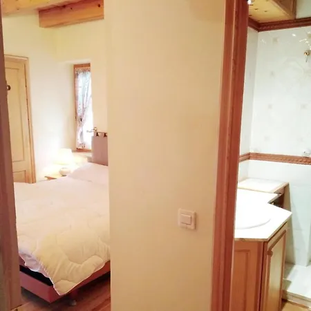 Holiday home Queixans I Caixans